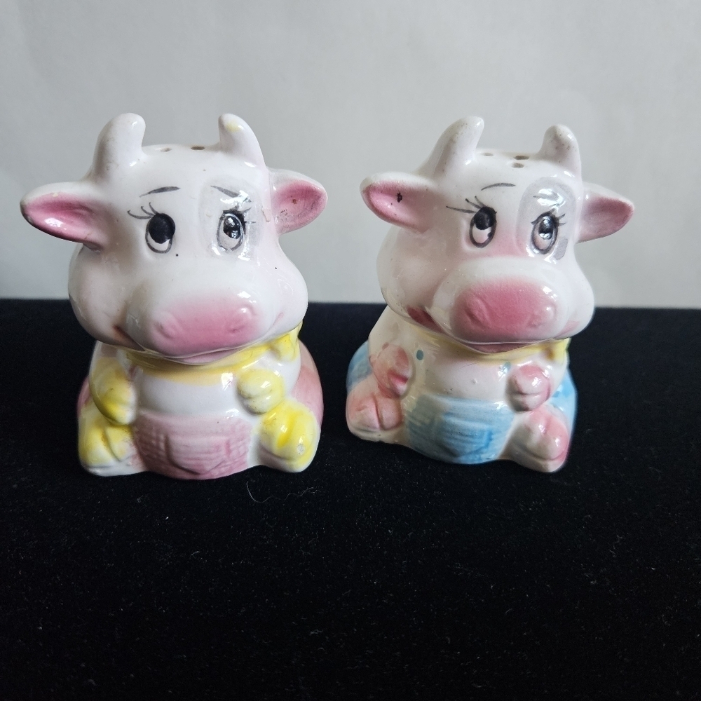 Vintage 60s Ceramic Cow Salt n Pepper Shakers